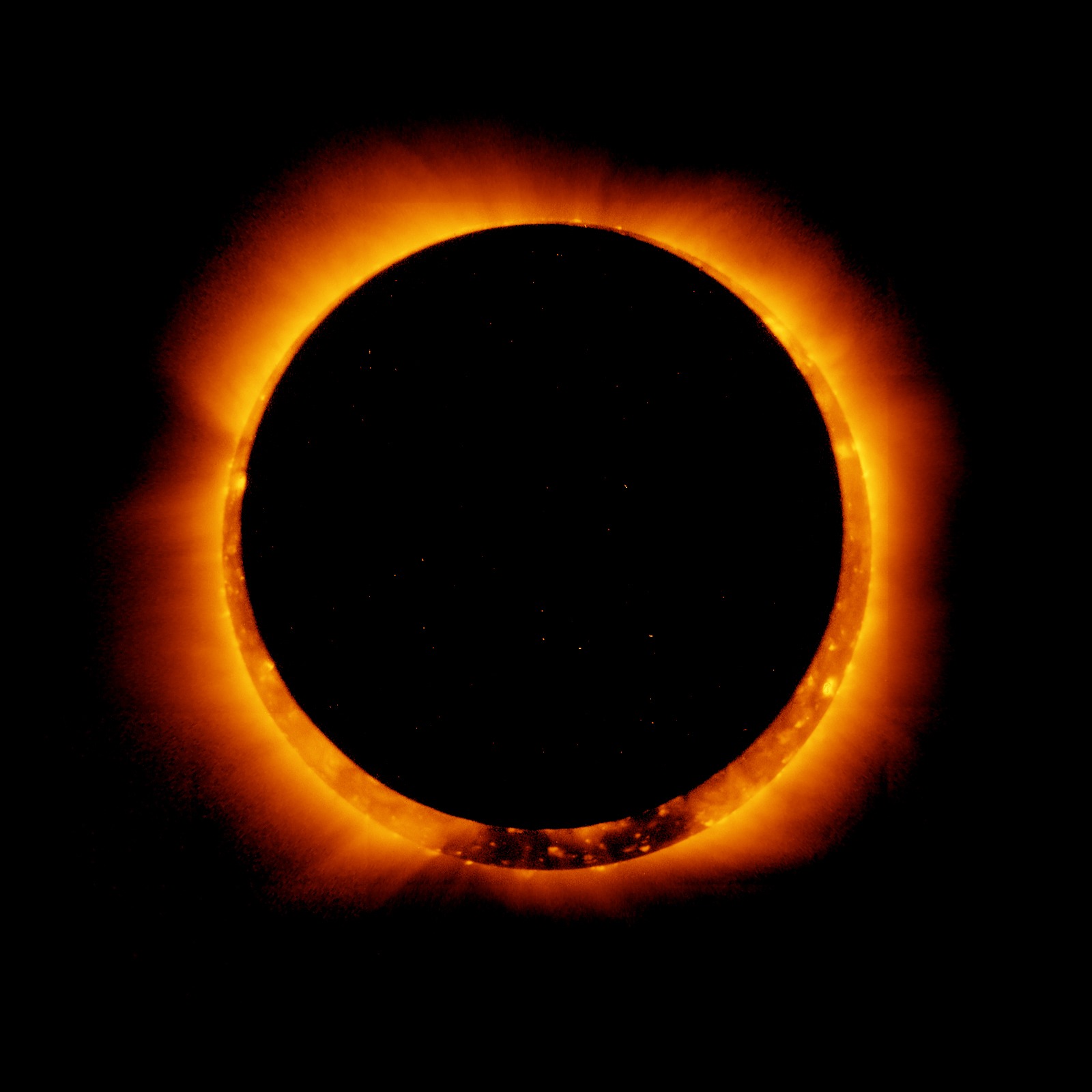 Hinode_Observes_Annular_Solar_Eclipse,_4_Jan_2011